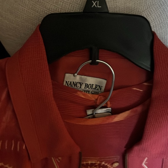 three-piece women’s suit - Picture 4 of 4